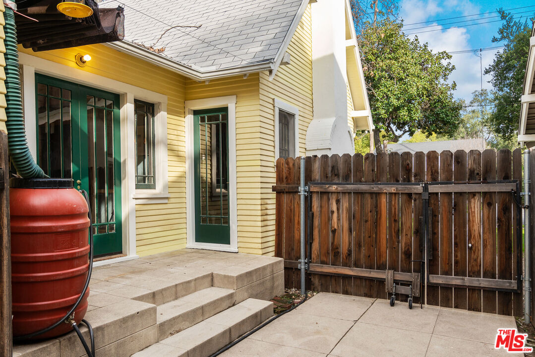 765 Mar Vista Avenue Pasadena, CA 91104 - Photo 24 of 42 a balcony with table and chairs