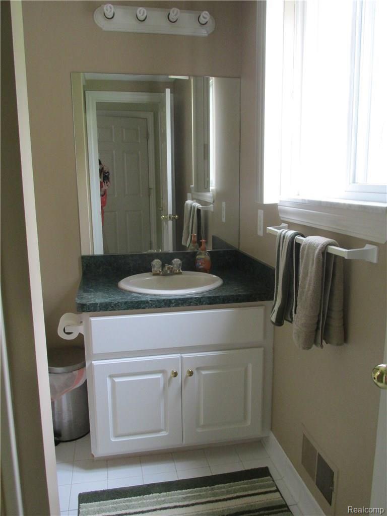 3358 Melvin Avenue Rochester, MI 48307 - Photo 7 of 15 IMG_2481.JPG