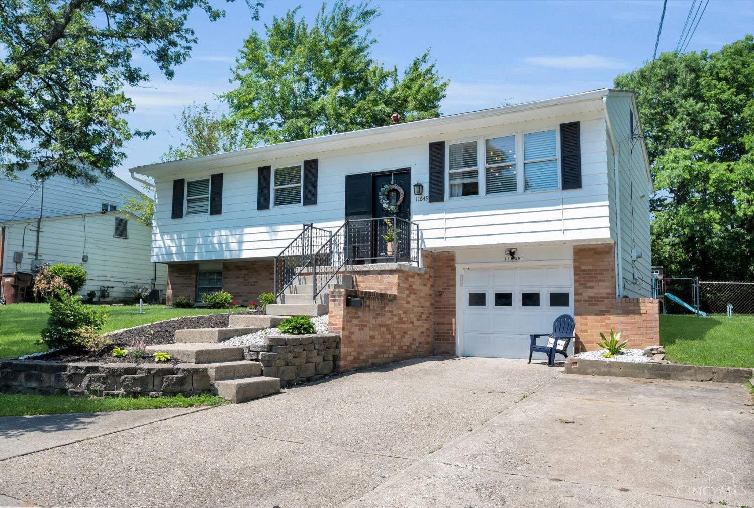 11649 Kenn Road Cincinnati, OH 45240 - Photo 3 of 36