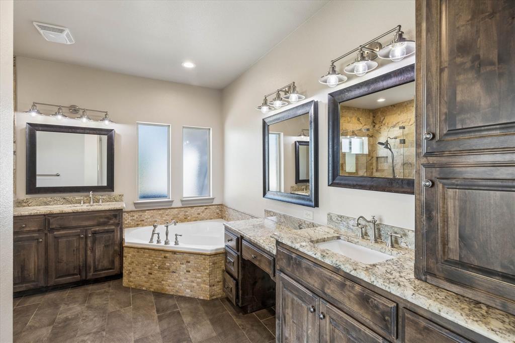 12953 Flow Road Krum, TX 76249 - Photo 11 of 31 Gallery Image 11