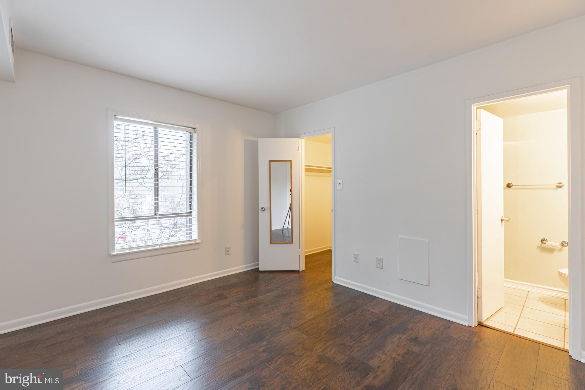 11603 Stoneview Square, Unit 21C Reston, VA 20191 - Photo 7 of 30 Spacious rooms, new floors, fresh paint WOW!