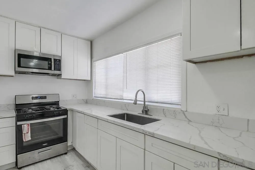 734-738 Grand Avenue Spring Valley, CA 91977 - Photo 20 of 22 unit B 2 bedroom 2 Bathrooms