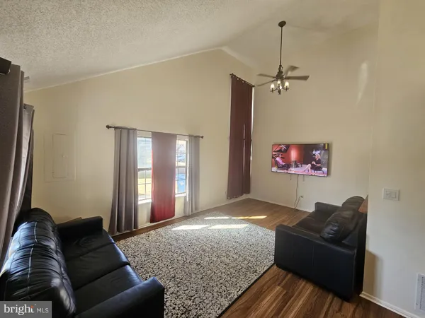 $1,600 | 3016 Ivy Bush Court, Unit 9, Mays Landing, NJ 08330
