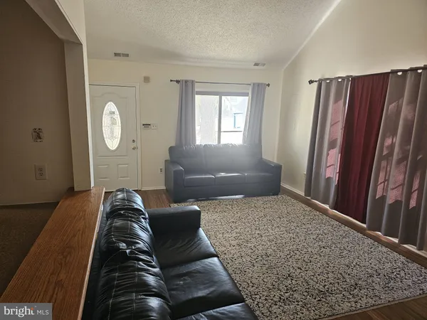 $1,600 | 3016 Ivy Bush Court, Unit 9, Mays Landing, NJ 08330