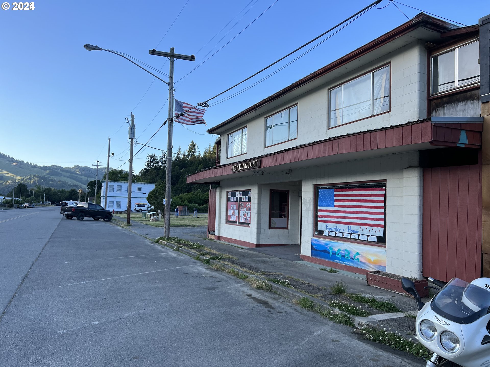 a house view with a outdoor space