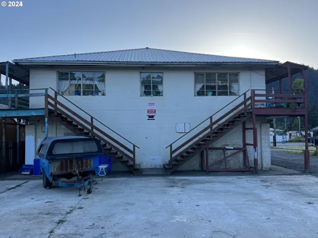 a view of a chairs in a backyard