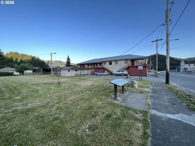 a view of a wooden sign board
