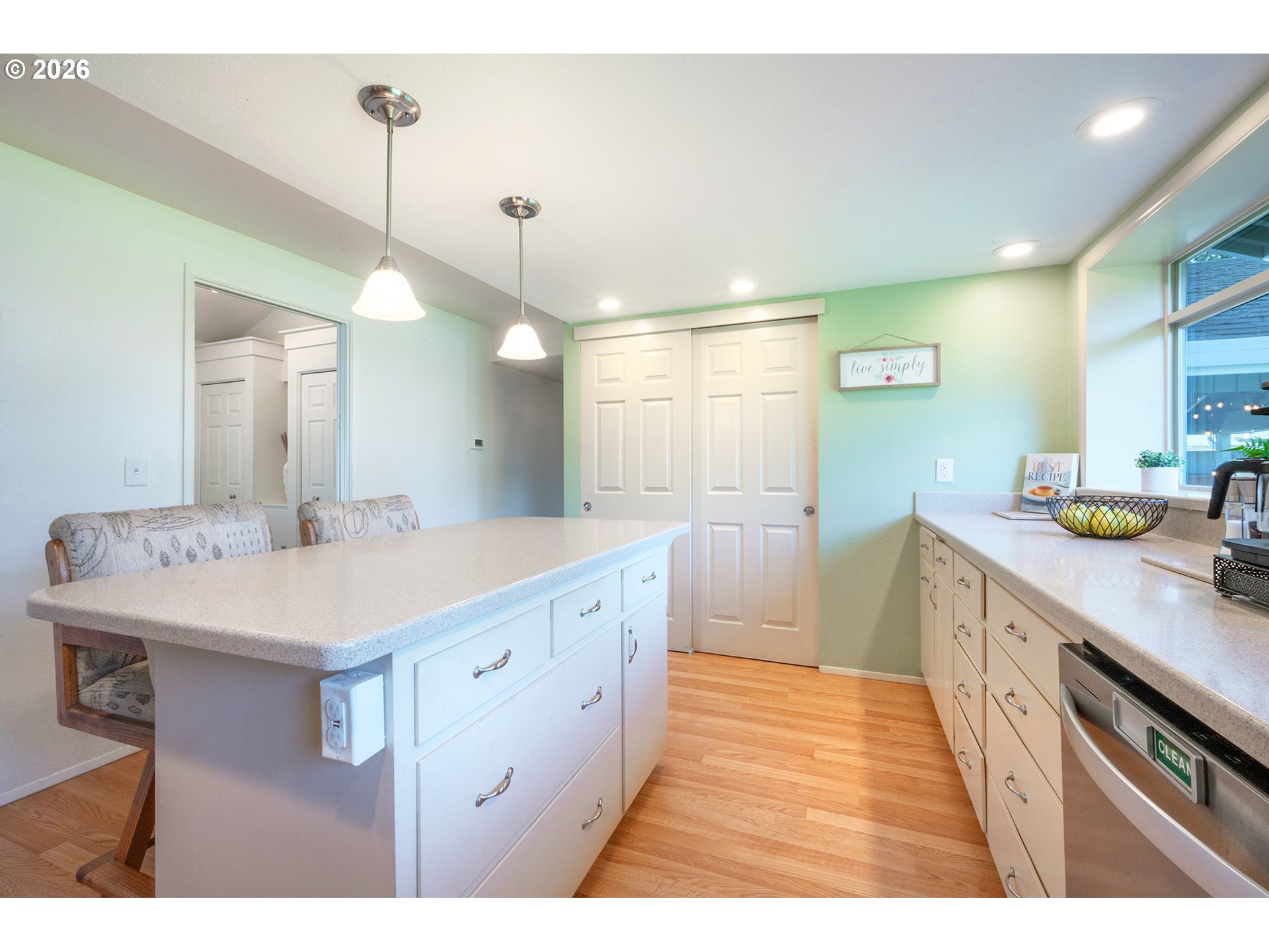 690 71st Street Springfield, OR 97478 - Photo 6 of 38
