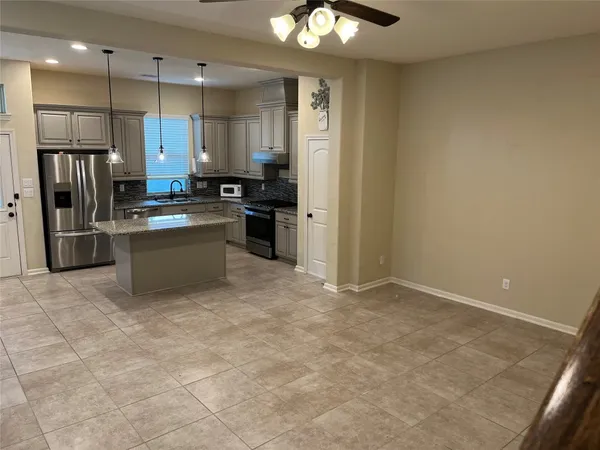 $2,200 | 12250 La Strada Street, Richmond, TX 77406