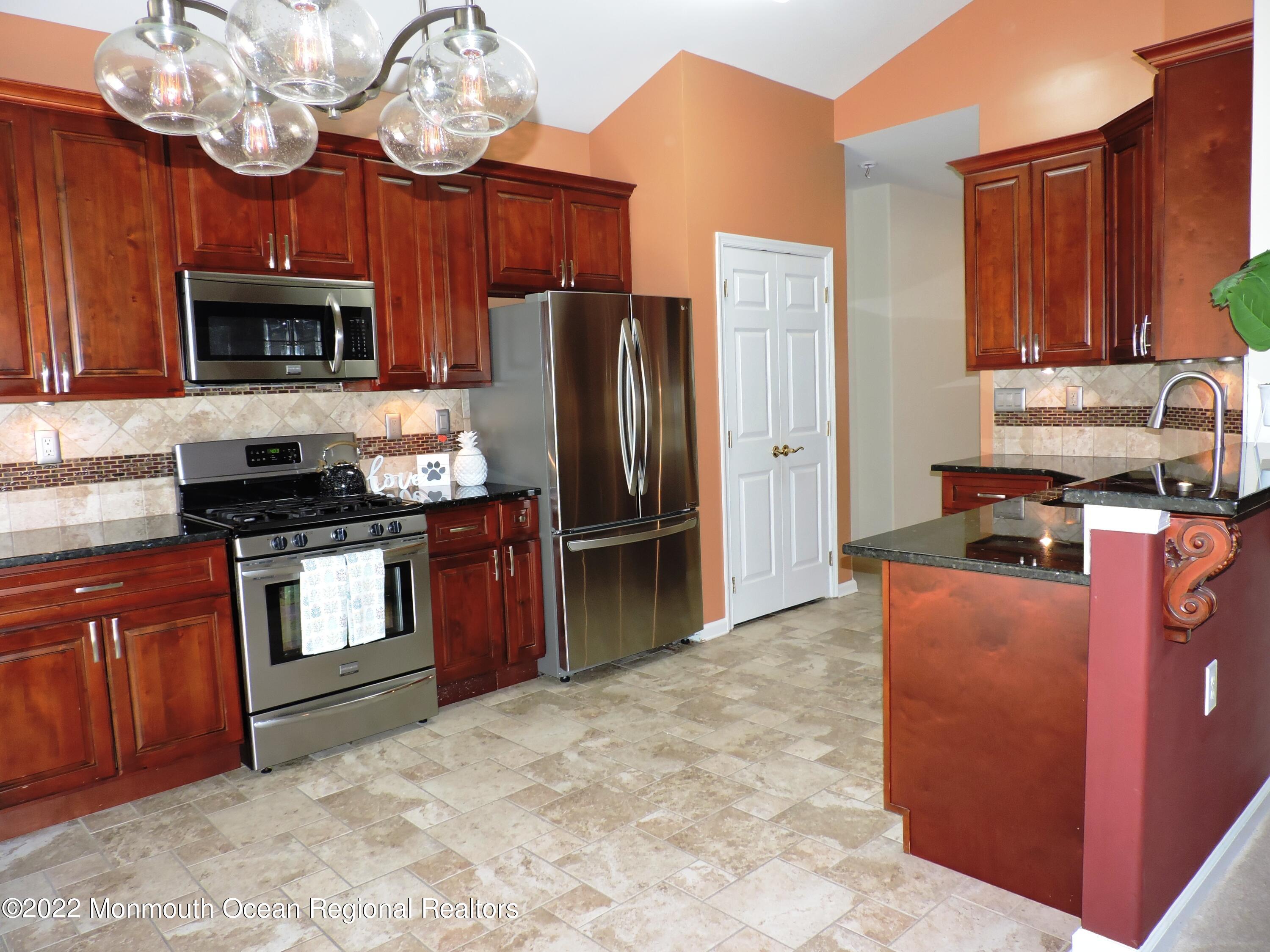 46 Drayton Road Manchester Township, NJ 08759 - Photo 14 of 43 46 DRAYTON ROAD 032