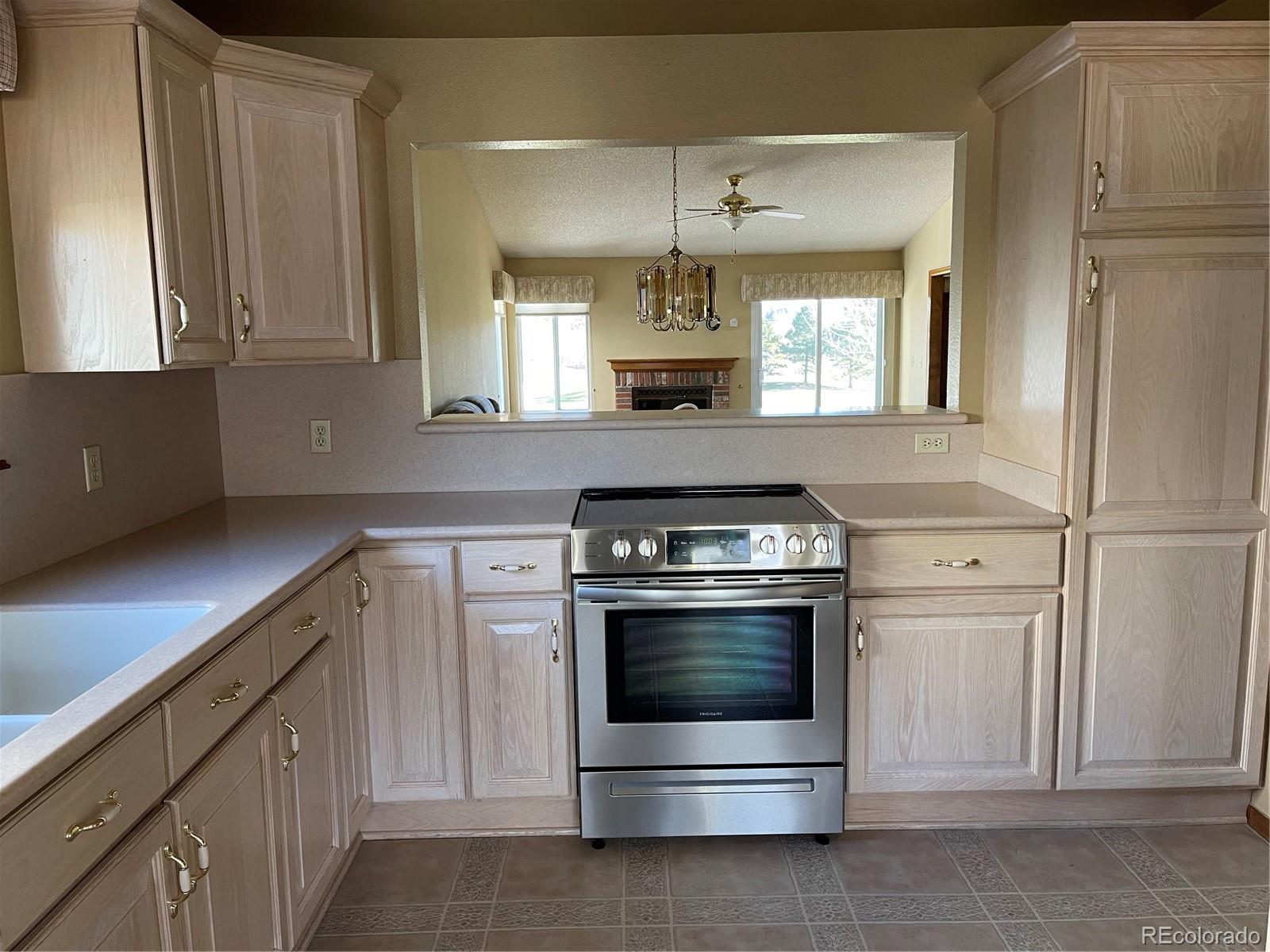 23 Sutherland Court Highlands Ranch, CO 80130 - Photo 13 of 37 Gallery Image 13