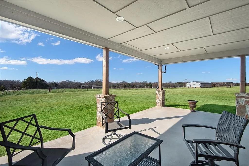 125 Heritage Road Gordonville, TX 76245 - Photo 17 of 40 a view of an outdoor space with seating area