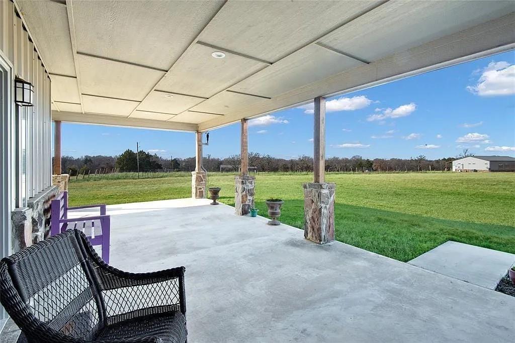 125 Heritage Road Gordonville, TX 76245 - Photo 18 of 40 a view of a patio with a yard