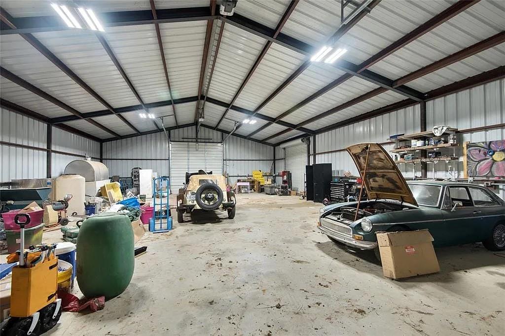 125 Heritage Road Gordonville, TX 76245 - Photo 21 of 40 a view of a room with gym equipment