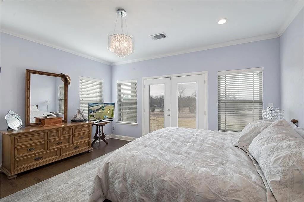 125 Heritage Road Gordonville, TX 76245 - Photo 27 of 40 a bedroom with a bed and a large mirror on a dresser