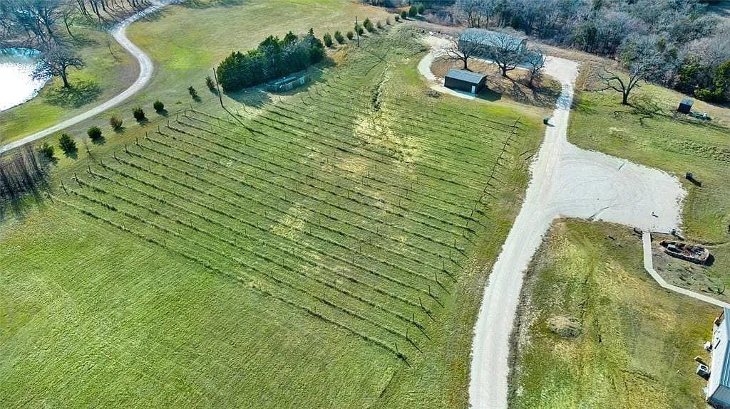 125 Heritage Road Gordonville, TX 76245 - Photo 40 of 40 a view of a swimming pool with a yard
