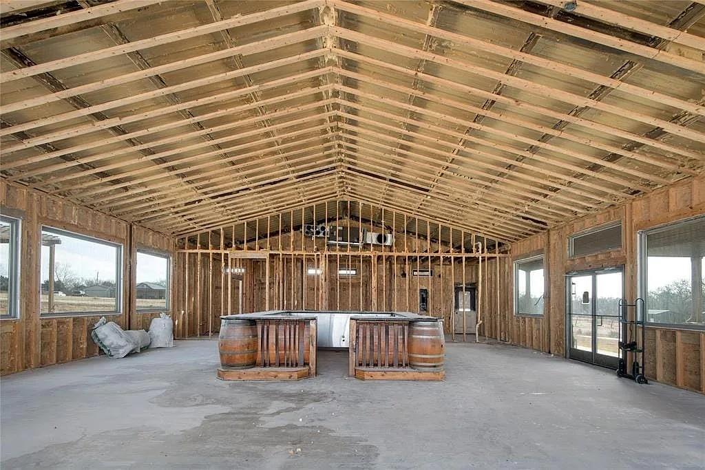 125 Heritage Road Gordonville, TX 76245 - Photo 5 of 40 a view of a balcony with furniture