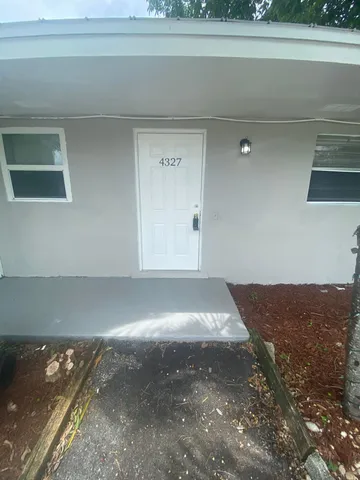 $2,100 | 4327 Cocoanut Road, West Palm Beach, FL 33406