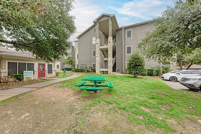 $1,450 | 2320 Gracy Farms Lane, Unit 633, Austin, TX 78758