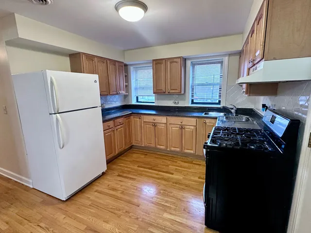 $1,100 | 3706 South Parnell Avenue, Unit 1, Chicago, IL 60609