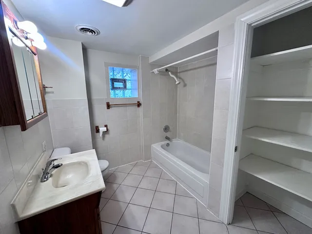 $1,100 | 3706 South Parnell Avenue, Unit 1, Chicago, IL 60609