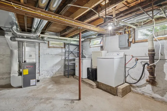 $199,900 | 2821 West Court Street, Janesville, WI 53548