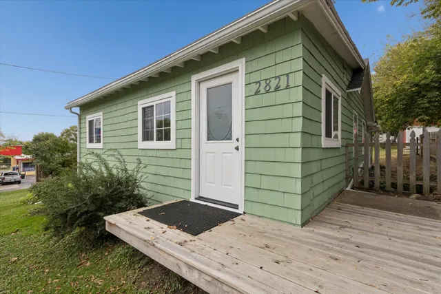 $199,900 | 2821 West Court Street, Janesville, WI 53548