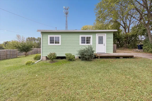 $199,900 | 2821 West Court Street, Janesville, WI 53548