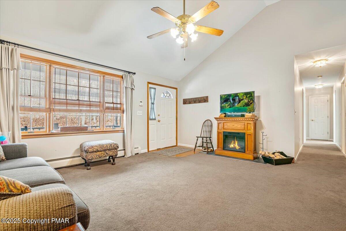 626 Watercrest Avenue Effort, PA 18330 - Photo 23 of 45 Livingroom