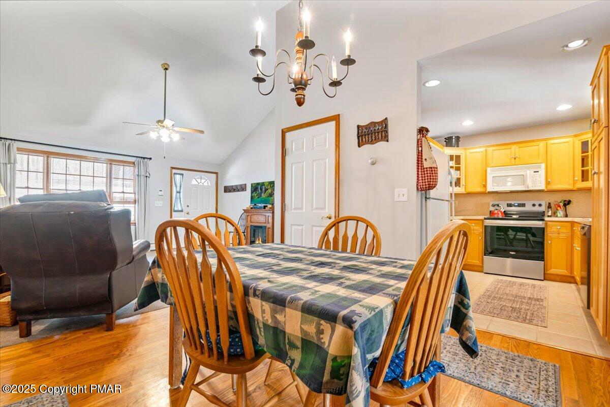 626 Watercrest Avenue Effort, PA 18330 - Photo 24 of 45 Dining room