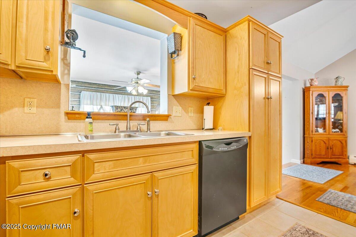626 Watercrest Avenue Effort, PA 18330 - Photo 27 of 45 Kitchen