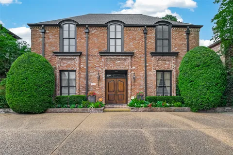 $1,300,000 | 2030 Southgate Boulevard, Houston, TX 77030