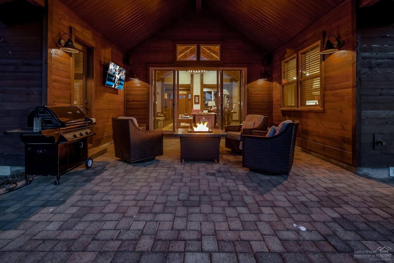 15988 South W Brasada Ranch Road Powell Butte, OR 97753 - Photo 4 of 25 Entertain through any weather with the h