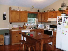 116 Hilton Hill Road Elizabethton, TN 37643 - Photo 5 of 12 Large kitchen with island