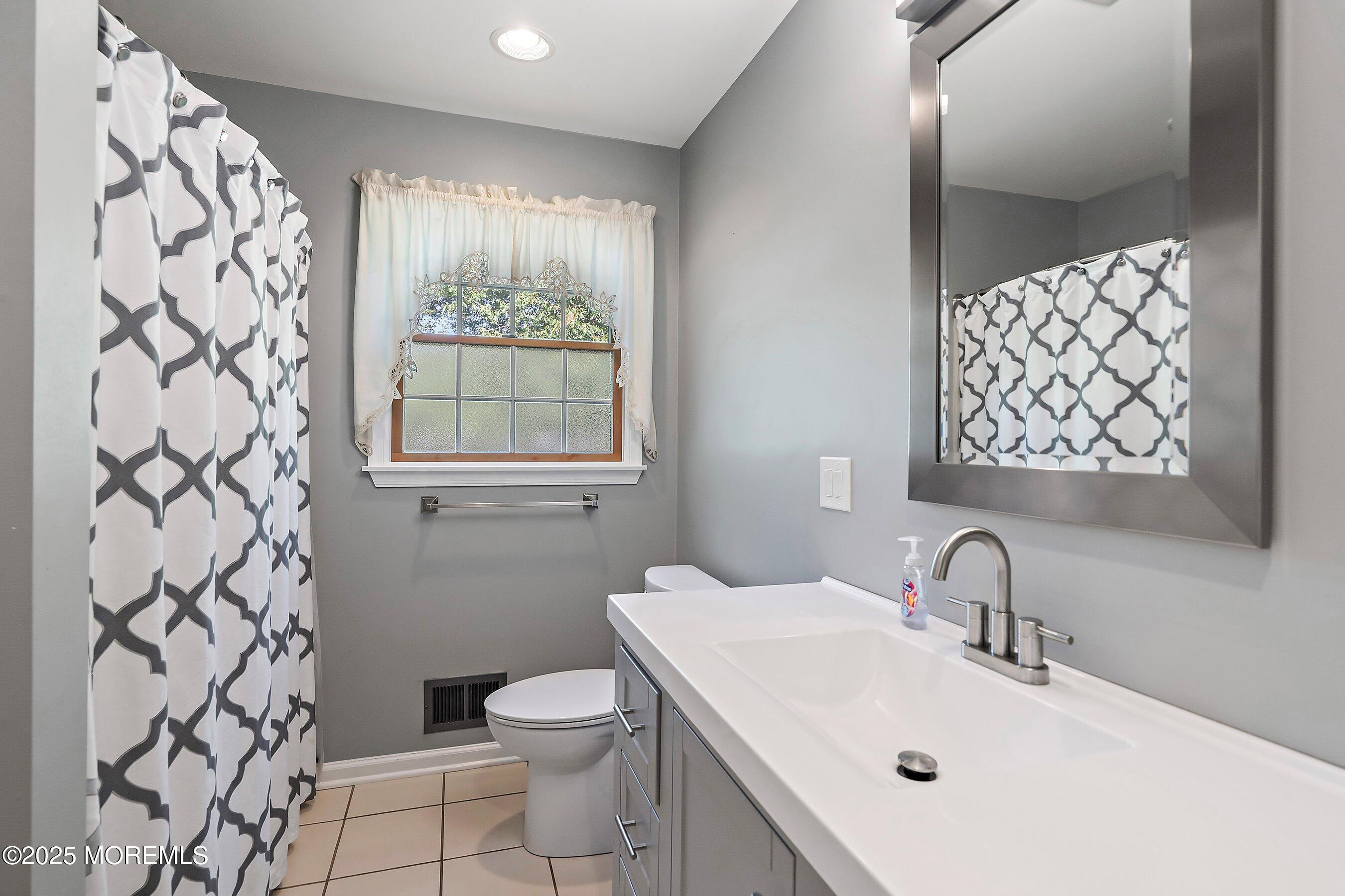 657 Rodriguez Lane Jackson, NJ 08527 - Photo 21 of 42 23-Bath 1