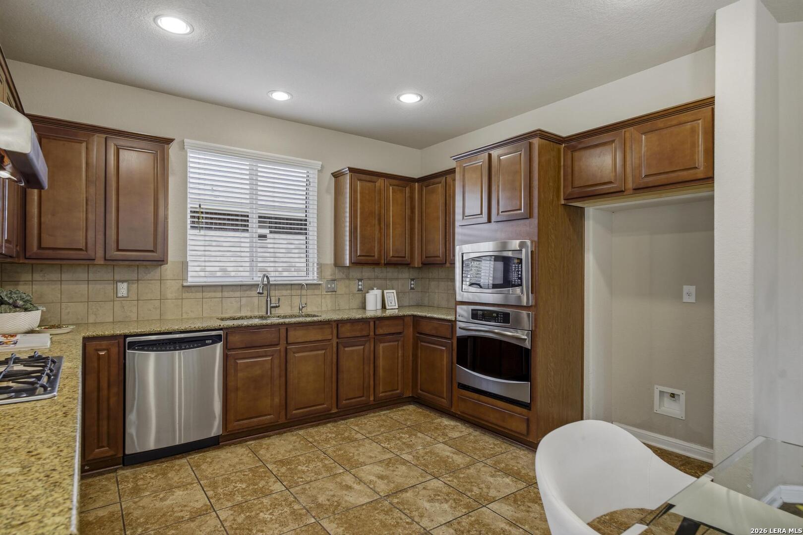 9022 Western View Helotes, TX 78023 - Photo 17 of 32
