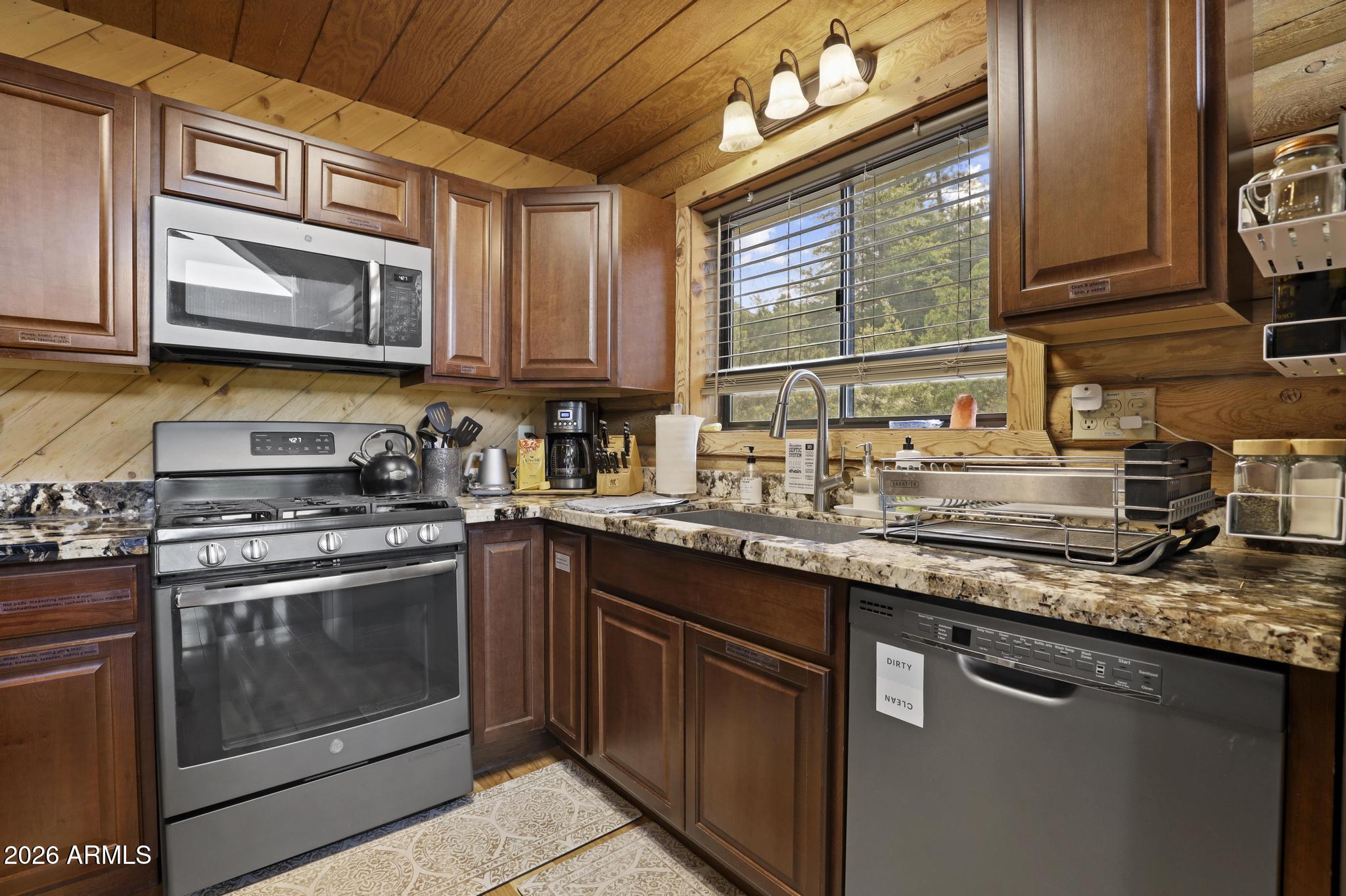 6872 Fara Drive Pine, AZ 85544 - Photo 8 of 31 1E0A5755