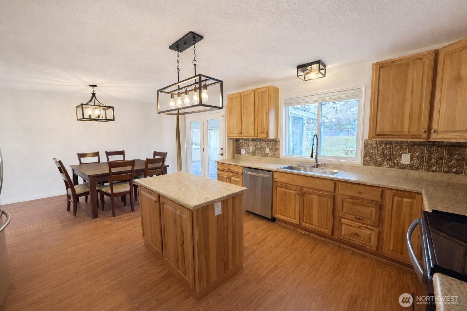 714 Juniper Street Oroville, WA 98844 - Photo 6 of 24