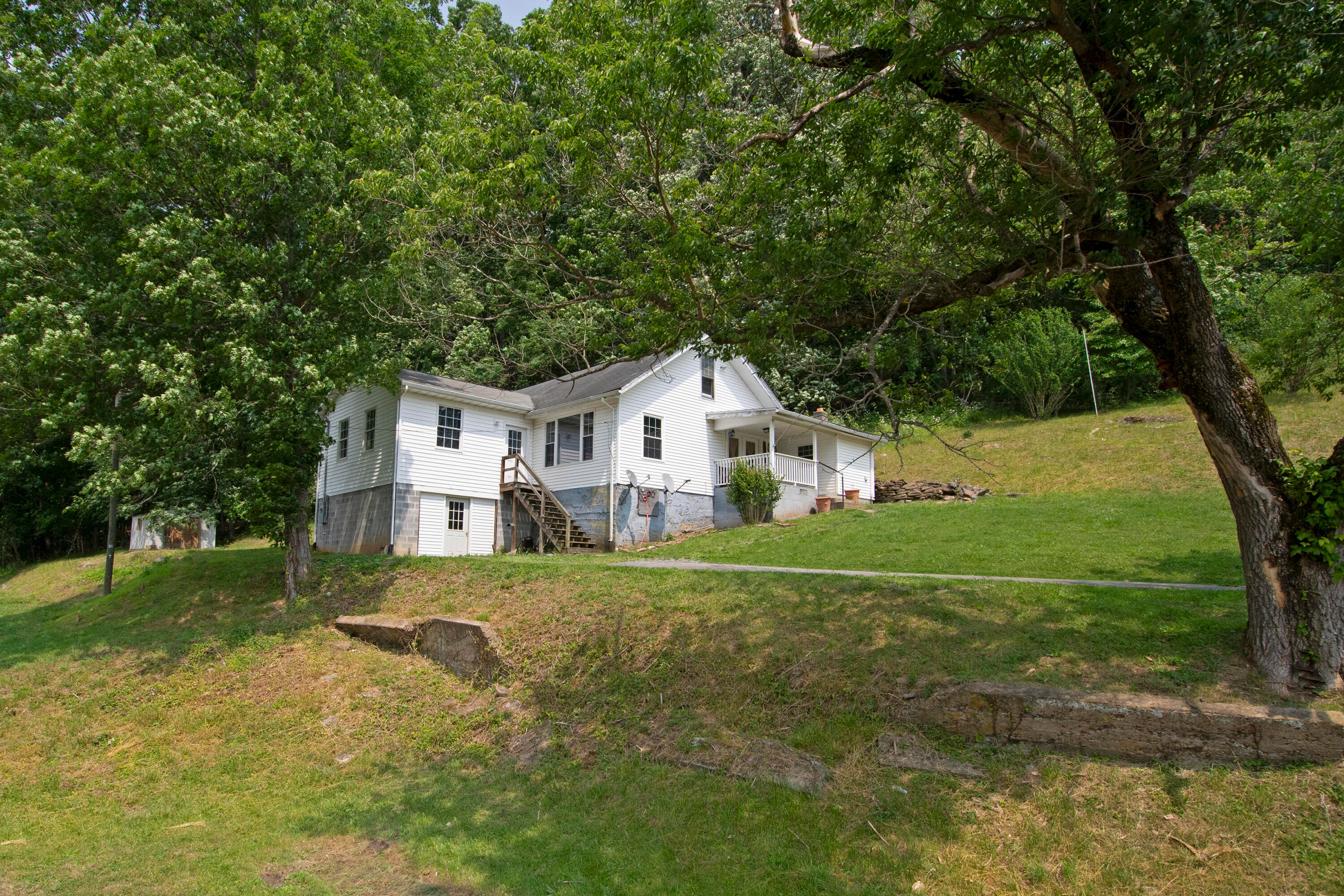 115 Carter Lane Ronceverte, WV 24970 - Photo 3 of 33 Gallery Image 3
