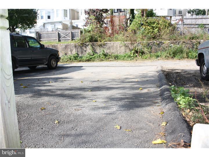 265 Rochelle Avenue Philadelphia, PA 19128 - Photo 26 of 27 Driveway