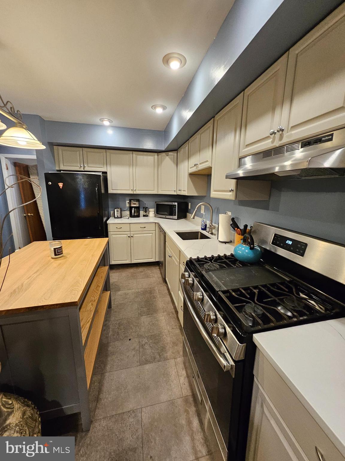 265 Rochelle Avenue Philadelphia, PA 19128 - Photo 5 of 27