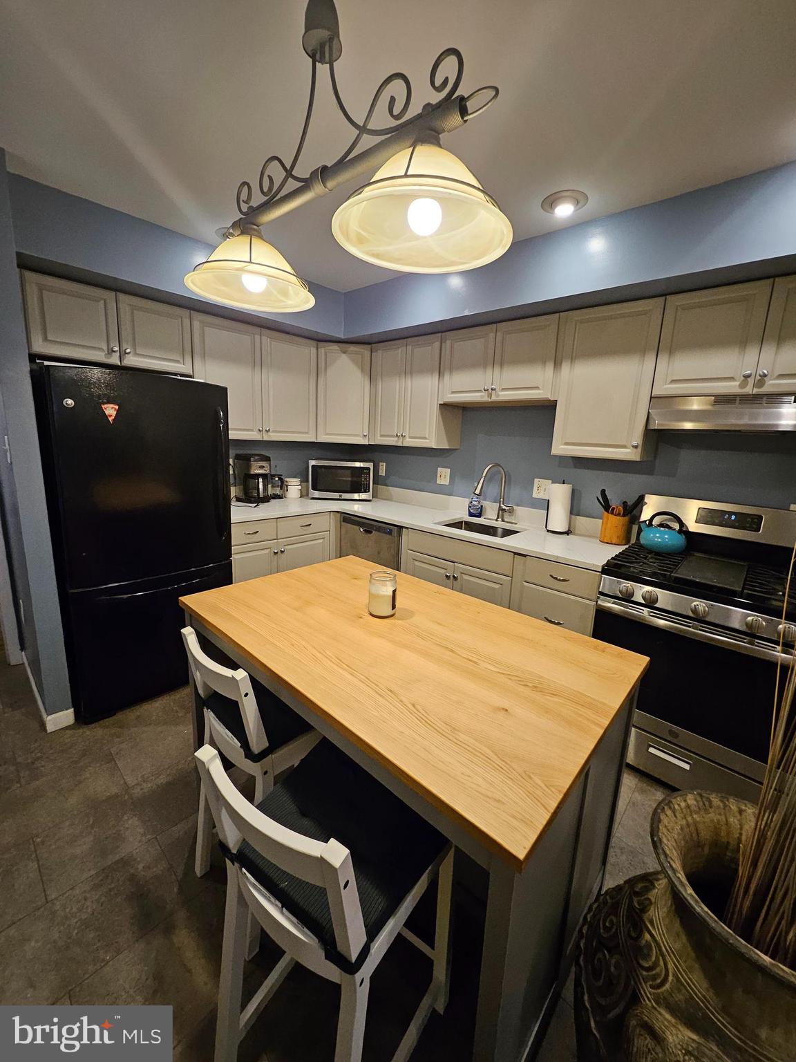 265 Rochelle Avenue Philadelphia, PA 19128 - Photo 6 of 27