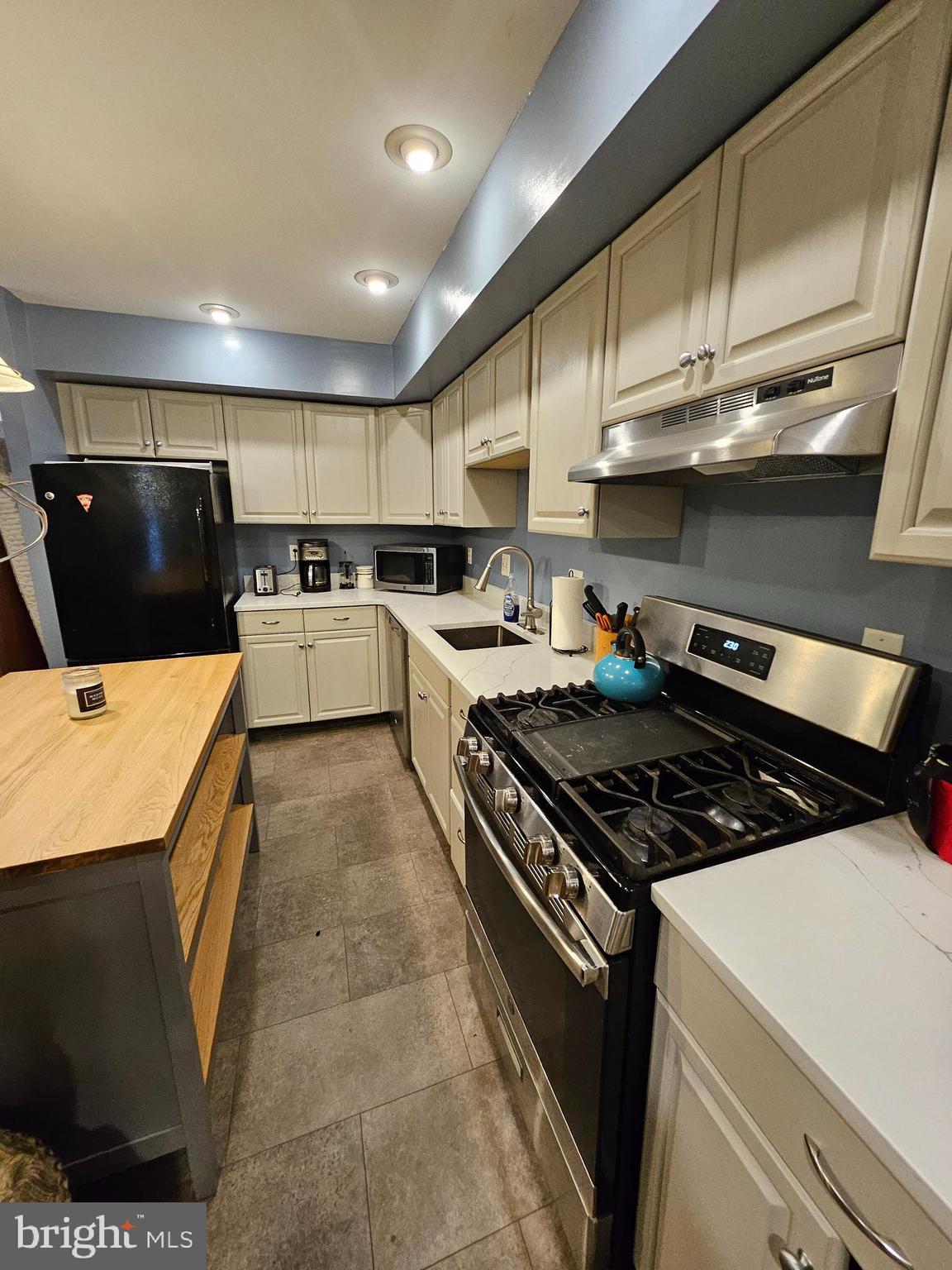 265 Rochelle Avenue Philadelphia, PA 19128 - Photo 7 of 27