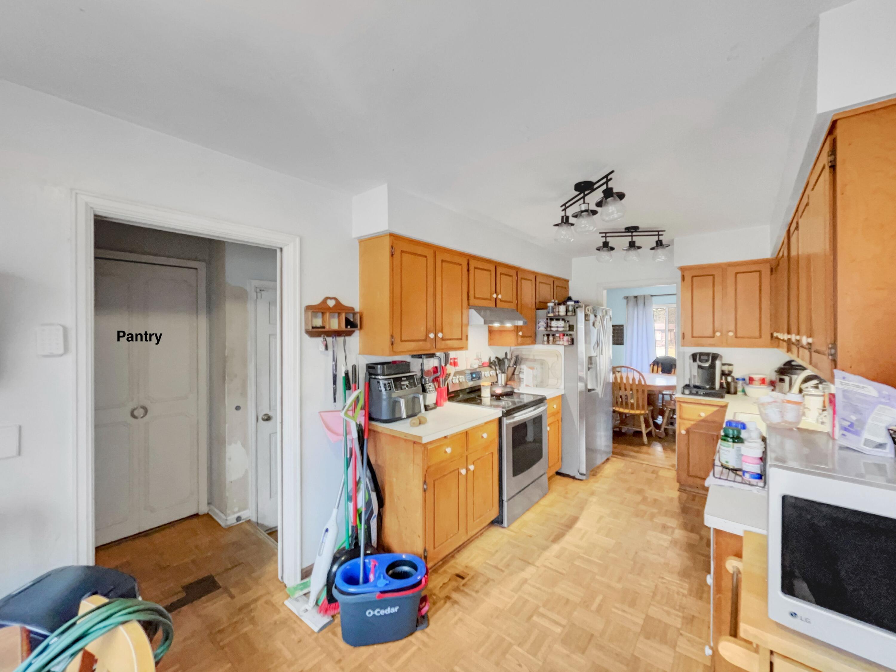 1095 Devenish Lane Flint, MI 48532 - Photo 17 of 31 16 kitchen 1