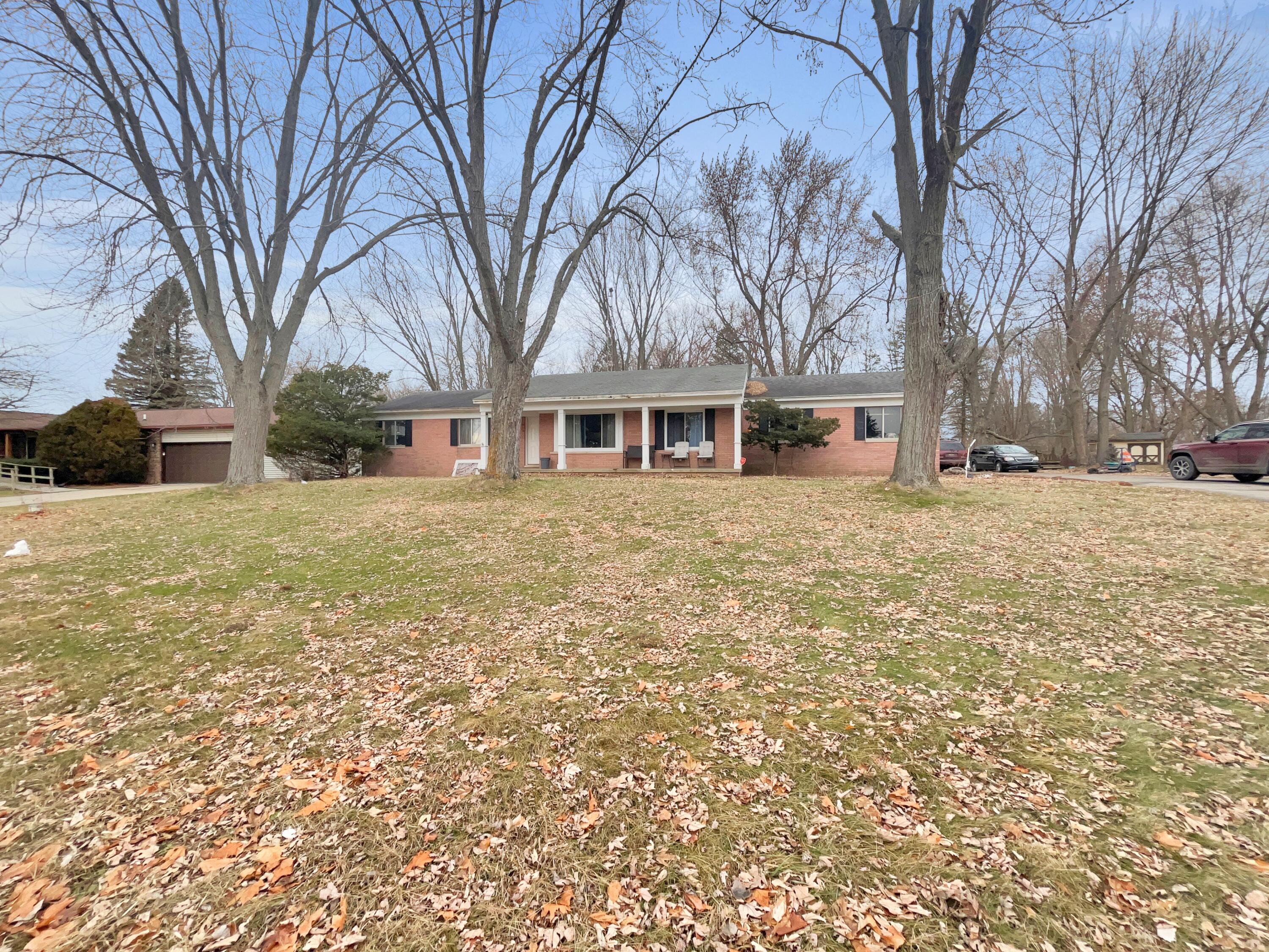 1095 Devenish Lane Flint, MI 48532 - Photo 2 of 31 2 exterior front yard