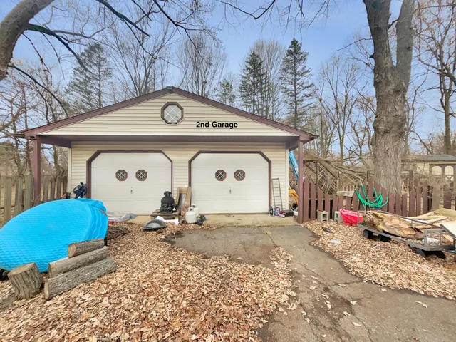 $184,900 | 1095 Devenish Lane, Flint, MI 48532