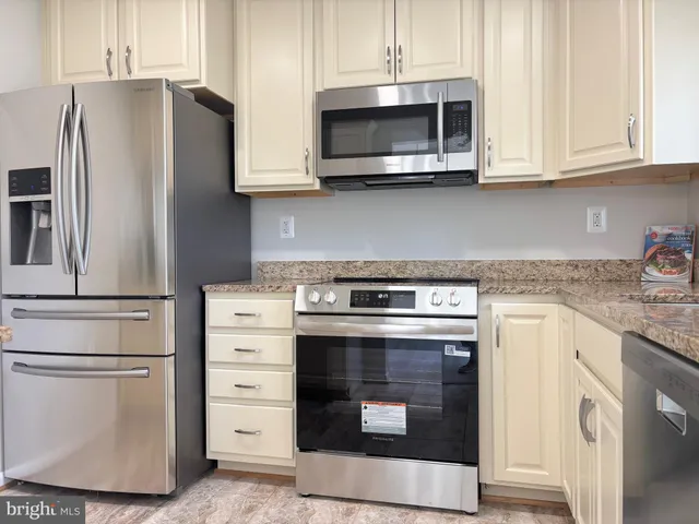 $519,000 | 3504 Fitzhugh Lane, Unit 49C, Silver Spring, MD 20906