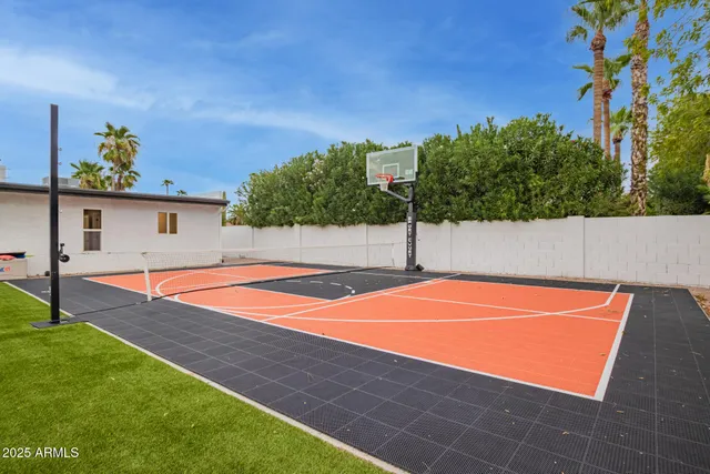 a view of a tennis court