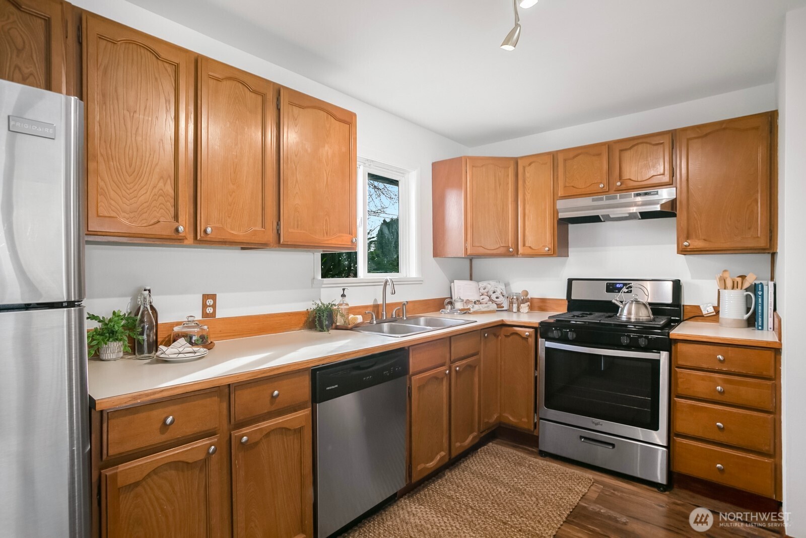 9230 31st Avenue Southwest Seattle, WA 98126 - Photo 18 of 25