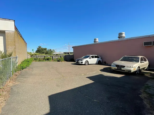 $1,295 | 23 Kimberly Avenue, Unit 2, West Haven, CT 06516